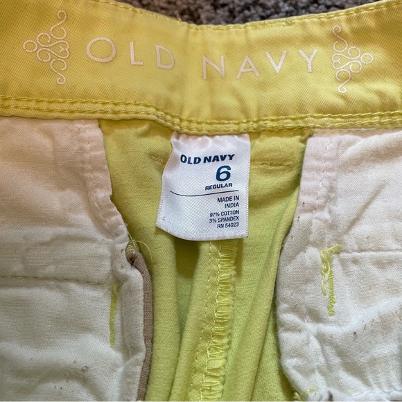 Old Navy Pixie Ankle/Crop Pants - Picture 4 of 5